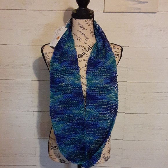 Handknitted Garter Stitch Infinty Scarf - Picture 3 of 6